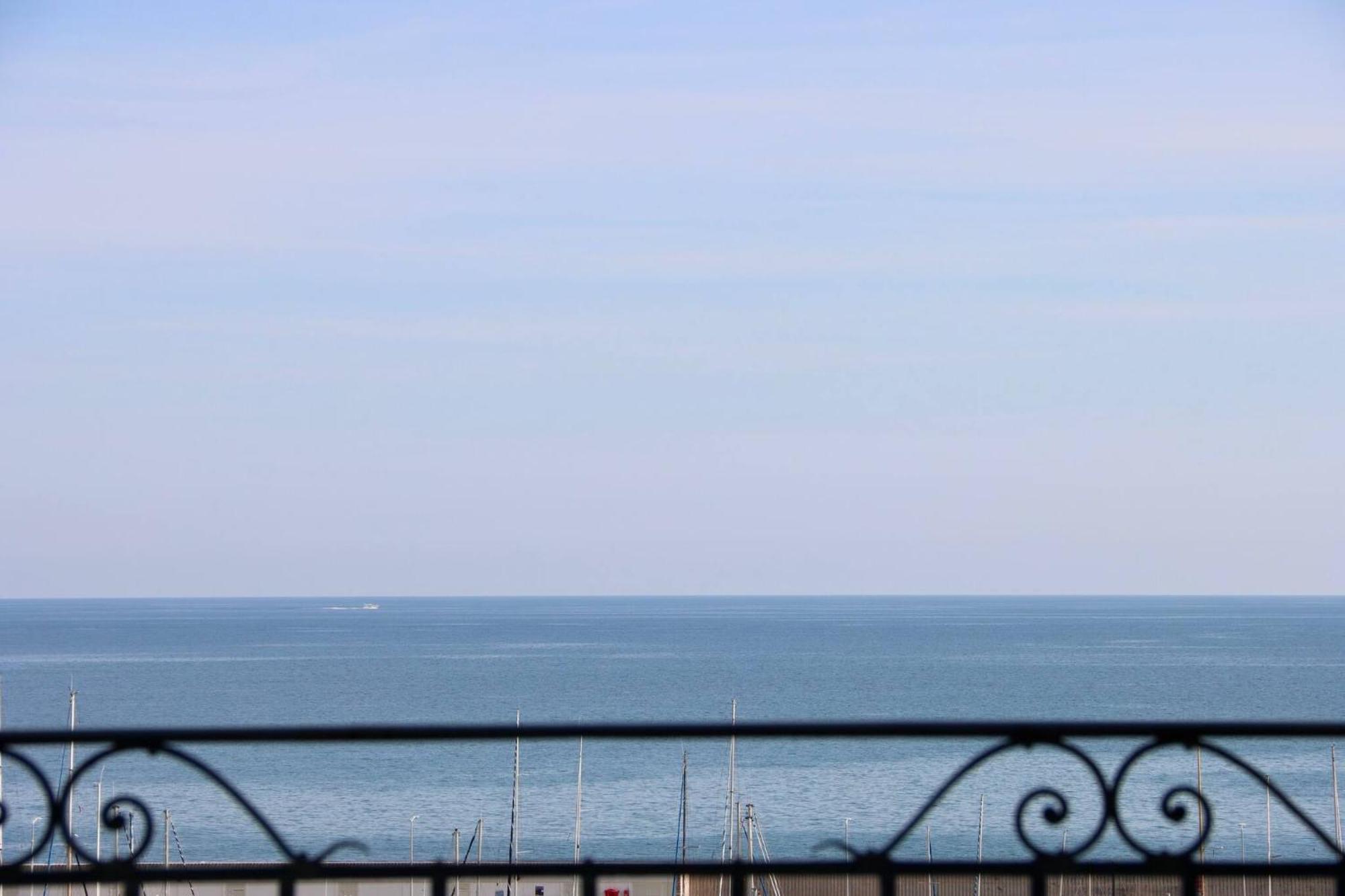 "Le Grand Hotel" Prestigieux Et Unique, Vue Mer Menton Exterior photo